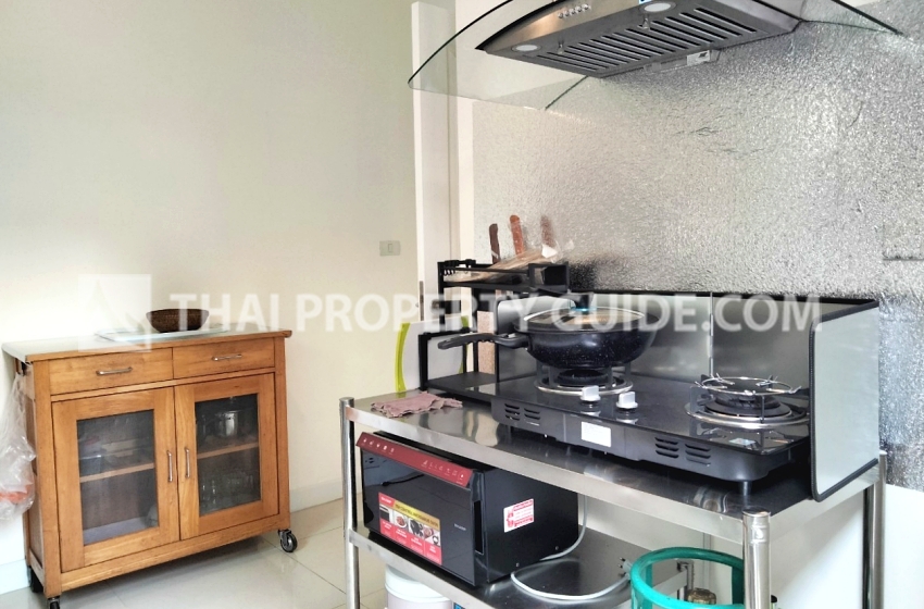 House with Shared Pool in Srinakarin 
